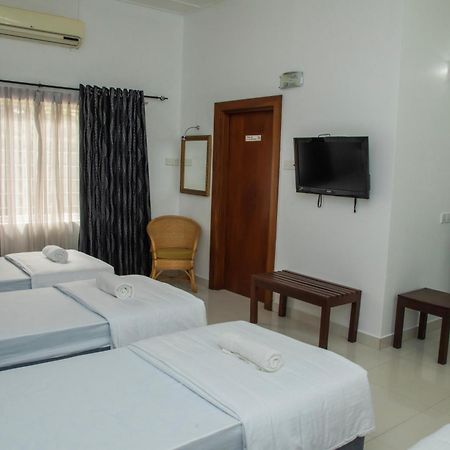 Funk Bunks - By The Lake Kandy Exterior photo