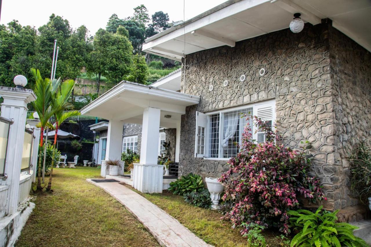 Funk Bunks - By The Lake Kandy Exterior photo